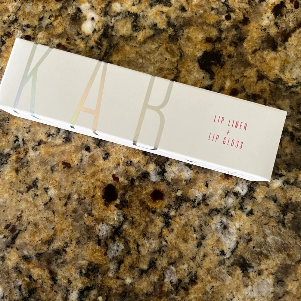 KAB‎ lip liner and gloss